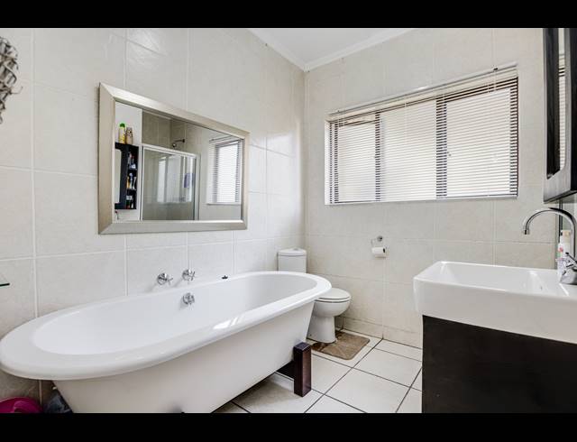 2 BEDROOM APARTMENT FOR SALE IN SUNNINGHILL